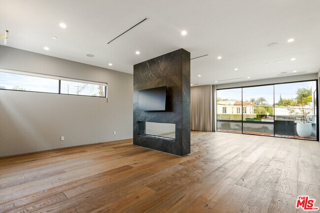 Building Photo - 738 N Harper Ave