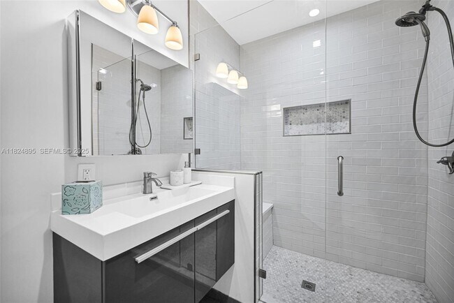 Building Photo - 150 NE 50th St