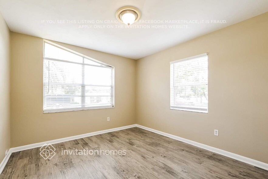 Building Photo - 1324 W Hartley Cir