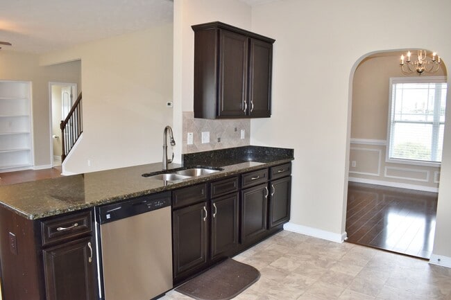 Building Photo - 3 bed 2.5 Bath Minutes from Lillington