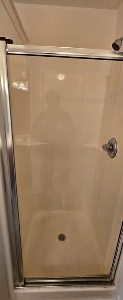 Master Bathroom Shower - 1729 Coleville Oak Ln