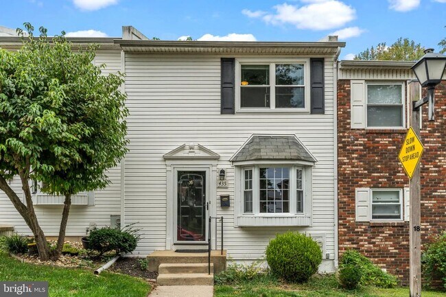 Building Photo - 435 N Mt Vernon Cir