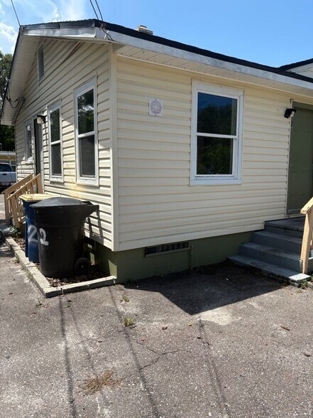 Building Photo - 811 Lotus Path