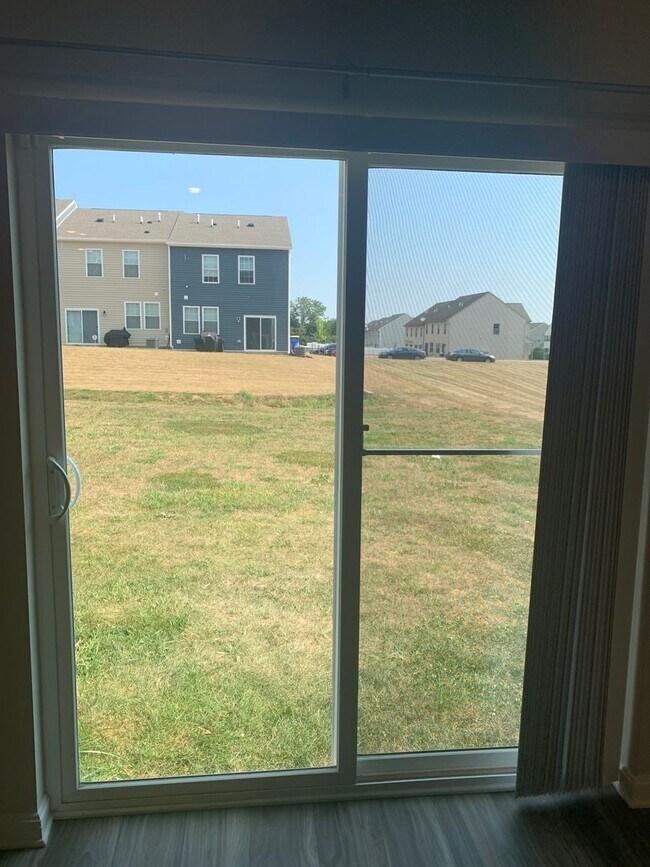 Building Photo - 125 Maple Run Dr