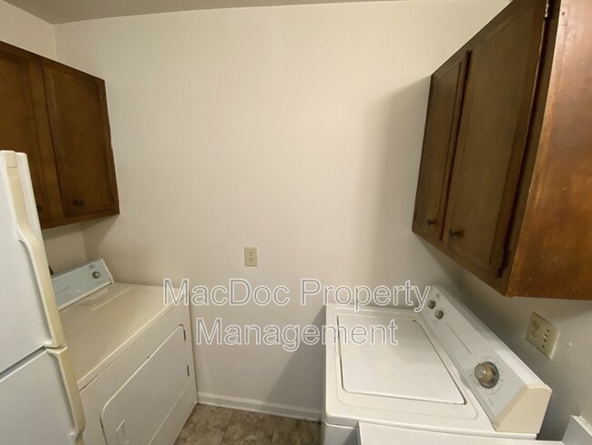 Building Photo - 5467 Potomac Dr