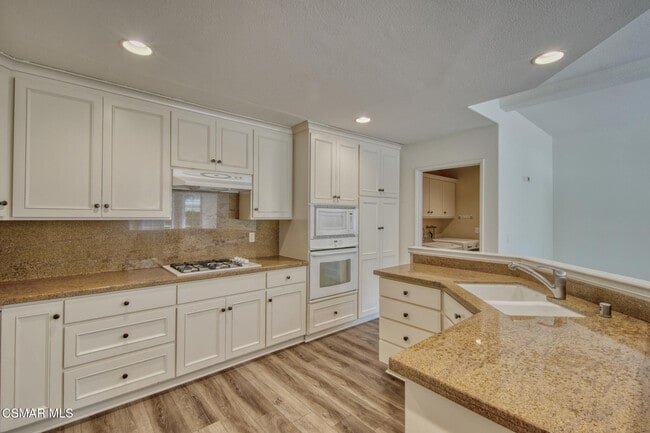 Building Photo - 1044 Cherry Creek Cir