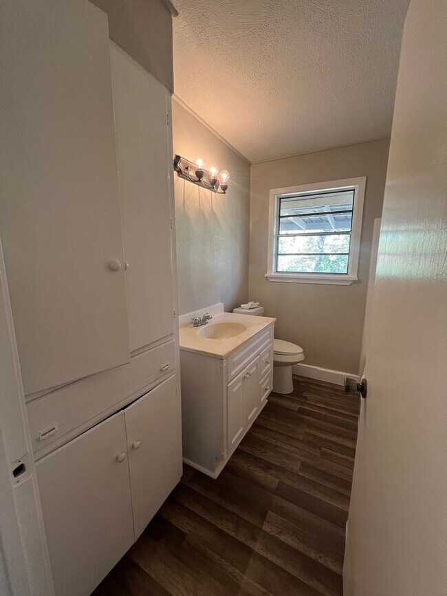 Building Photo - 6122 Southridge Dr