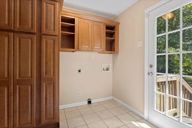 Building Photo - Northwoods Cutie!