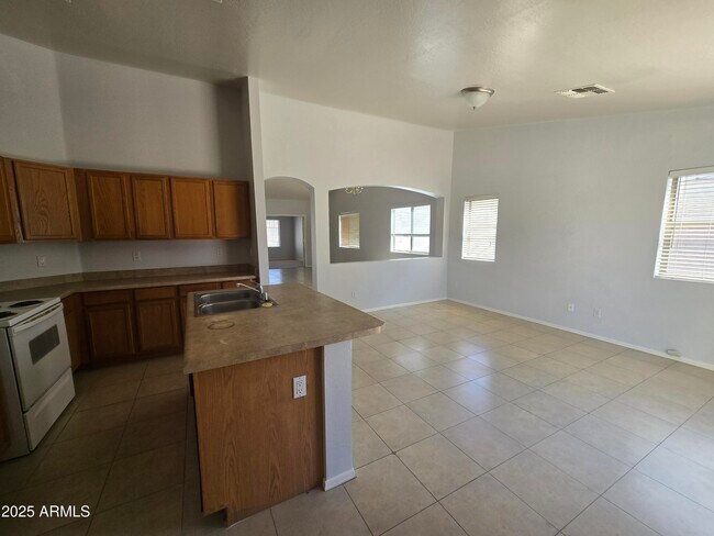 Building Photo - 3425 W Hidalgo Ave
