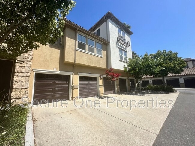 Building Photo - 208 Riverdale Ct