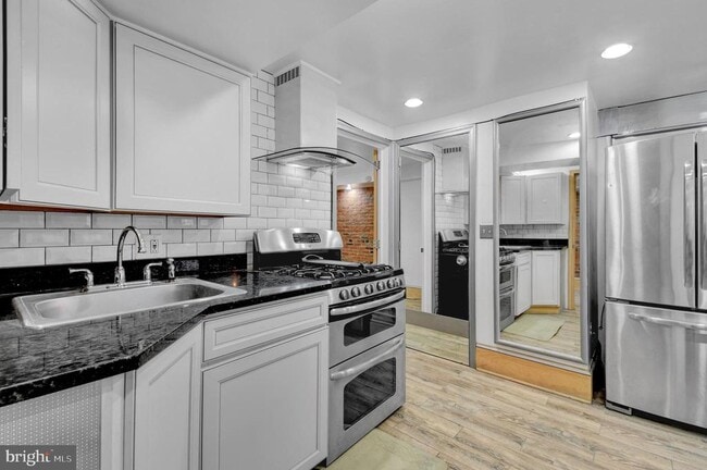 Building Photo - 1118 Girard St NW