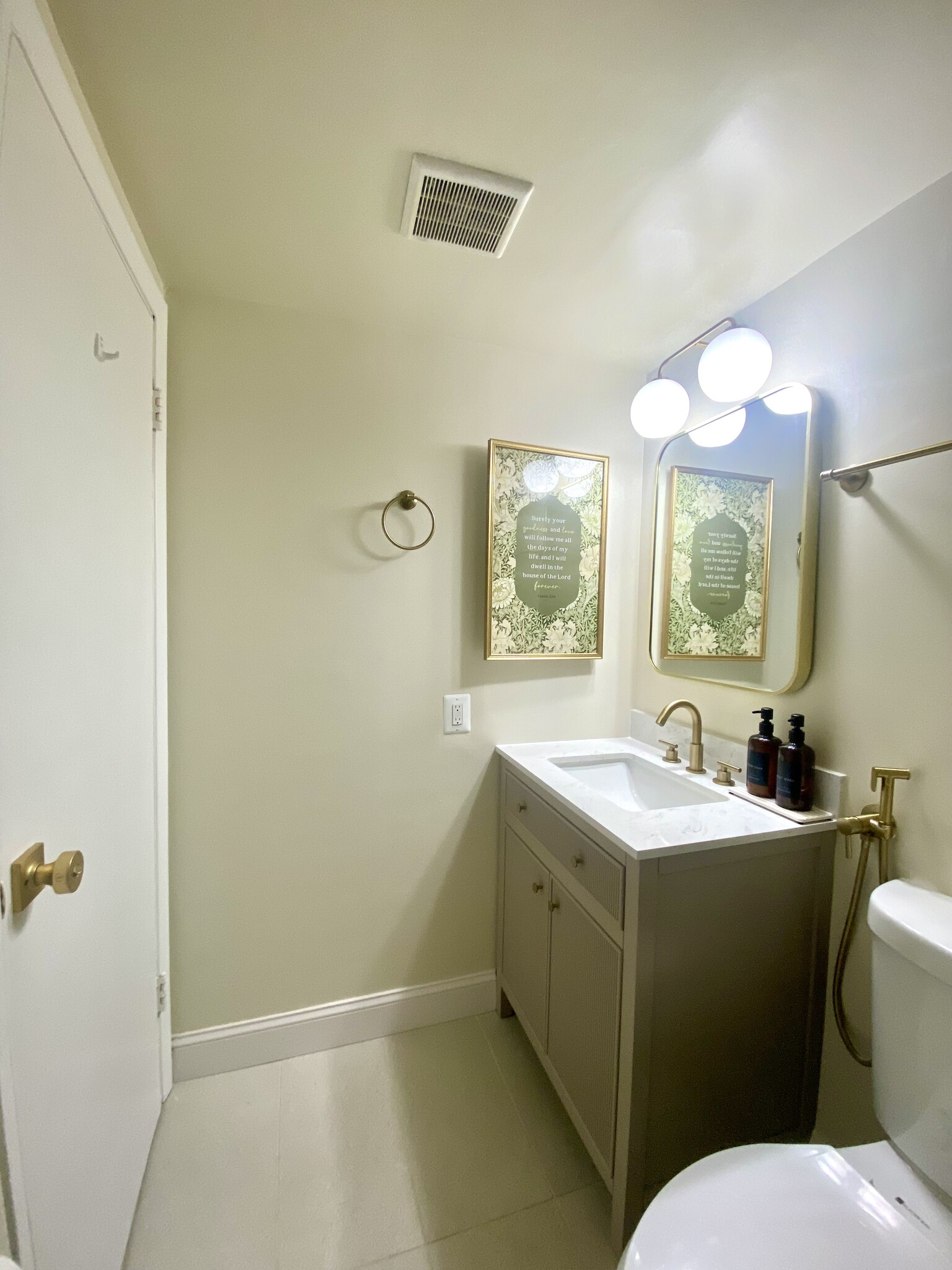 Building Photo - 13 Stonehenge Cir