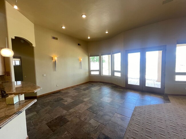 Building Photo - Gorgeous 3 Bedroom Home in Sonoma Ranch  *...