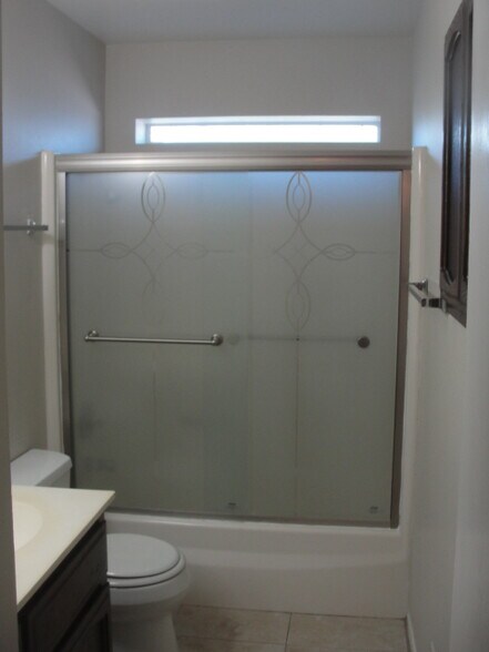 Upstairs Bath - 121 E 14th Pl