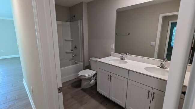 Building Photo - 106 Zancara St