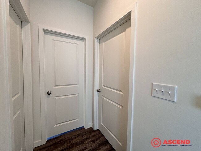 Building Photo - 6012 Curvy Hills Dr