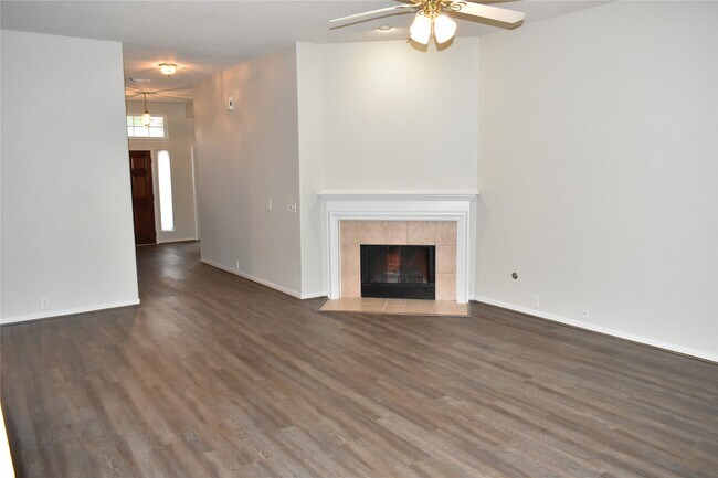 Building Photo - 11111 Sprucedale Ct