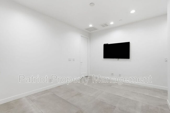 Building Photo - 7347 E Vista Bonita Dr