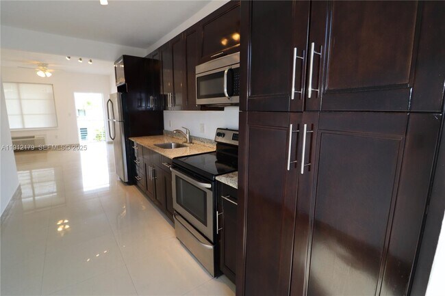 Building Photo - 540 74th St