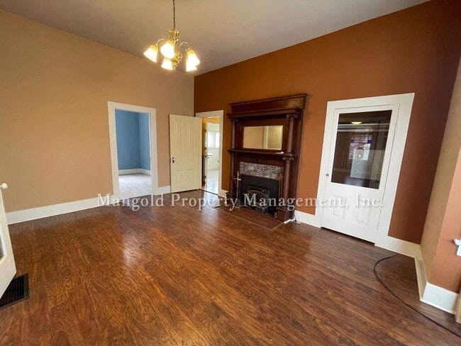 Building Photo - Beautiful Victorian Style 3-Bedroom Home C...