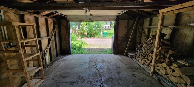Building Photo - AVAILABLE  - 4 Bed 1 Bath on London Road