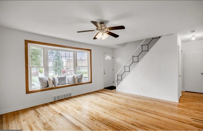 Building Photo - 345 W Signal Hill Rd