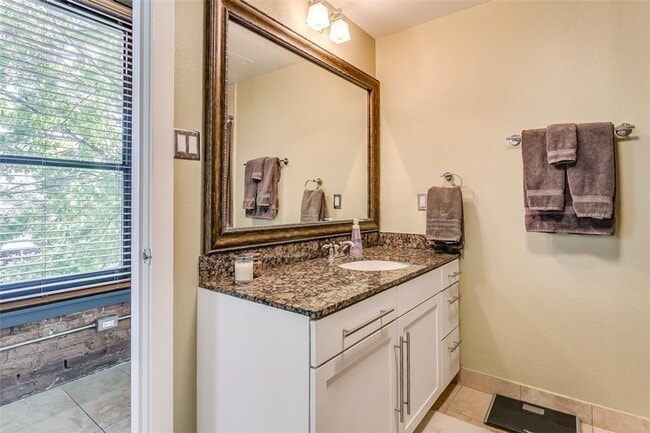 Building Photo - Beautiful 1 Bed- 1 Bath in Houston Place L...
