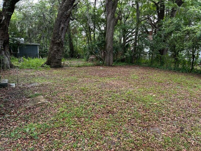 Building Photo - 1653 W 35th St