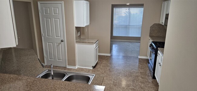 Building Photo - 3103 Barkers Crossing Ave
