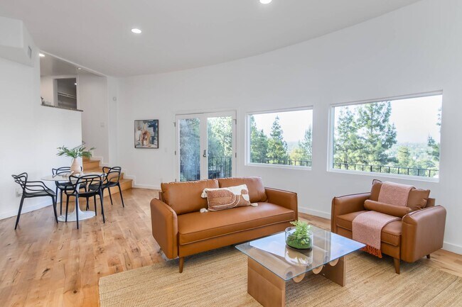 Building Photo - 3828 Alomar Dr