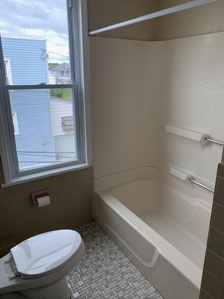 Building Photo - 102 Newark St