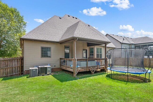 Building Photo - Pet Friendly Four Bedroom with Bonus!