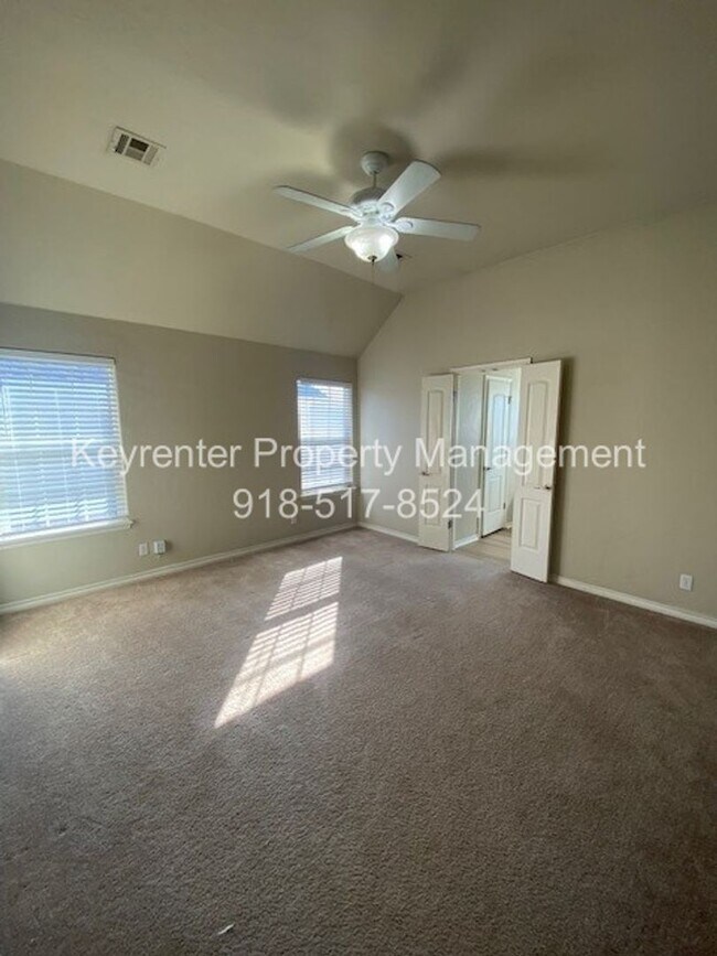 Building Photo - 3-Bed, 2-Bath Large Home in Claremore