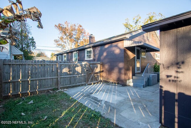 Building Photo - 3620 Myra St