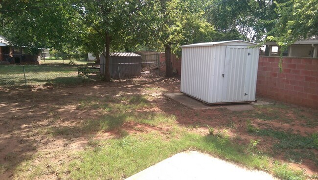 Building Photo - * Kids Sprayground right across the street!  3 bed 2 baths with 2 car garage in the Village with ...