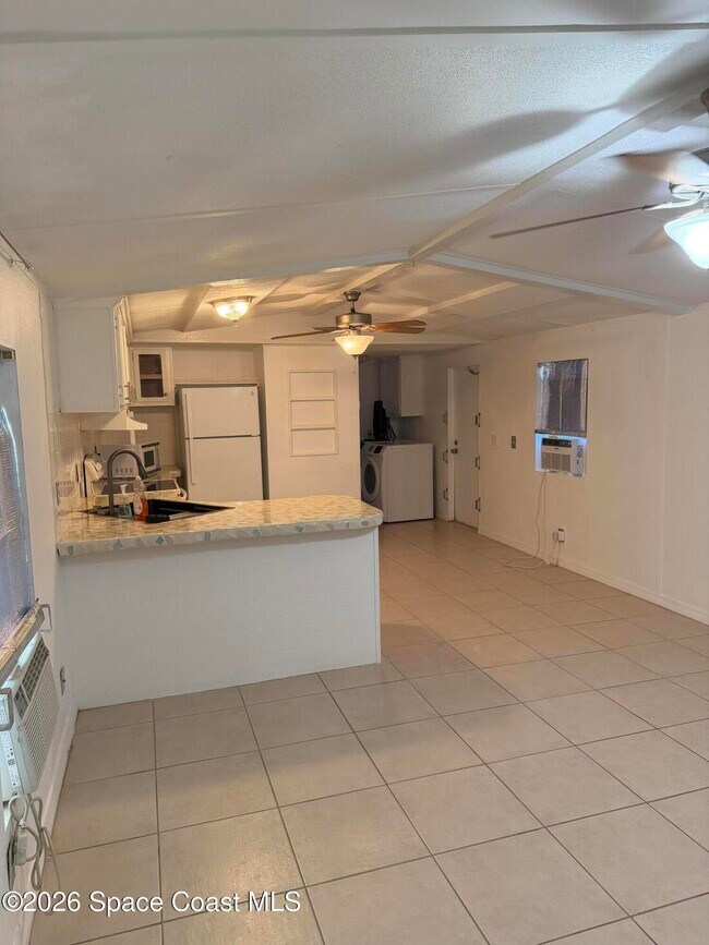Building Photo - 2132 Rocway Dr
