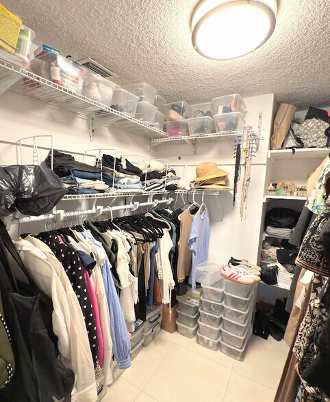 Building Photo - 3660 NE 166th St