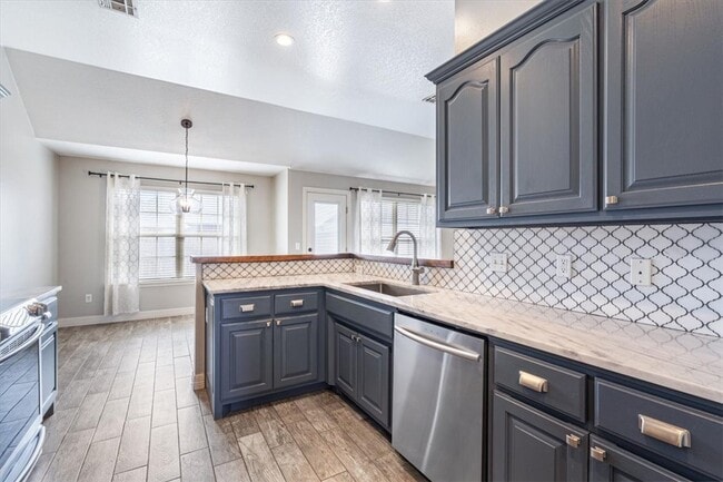 Building Photo - 101 Hoss St