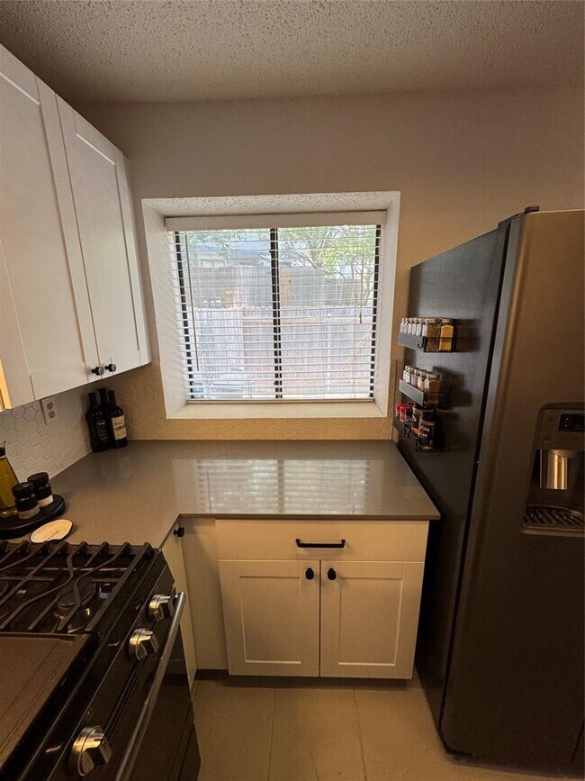 Building Photo - 1411 Gracy Farms Ln