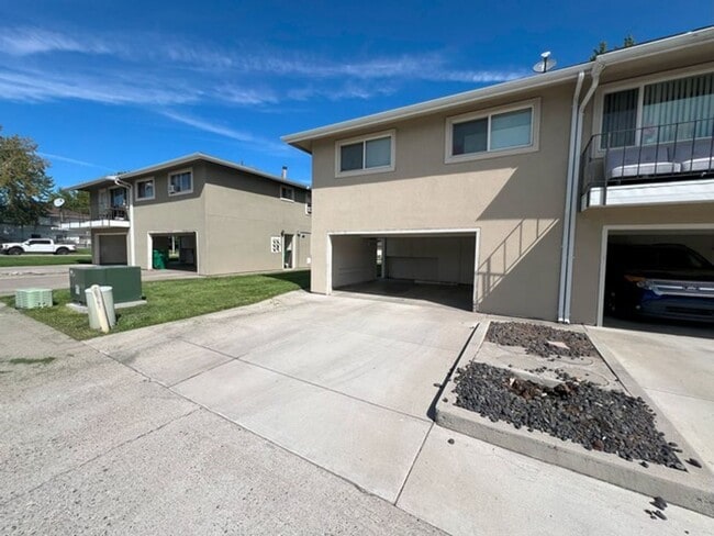 Building Photo - Beautiful Two Story Condo near Meadowood Mall