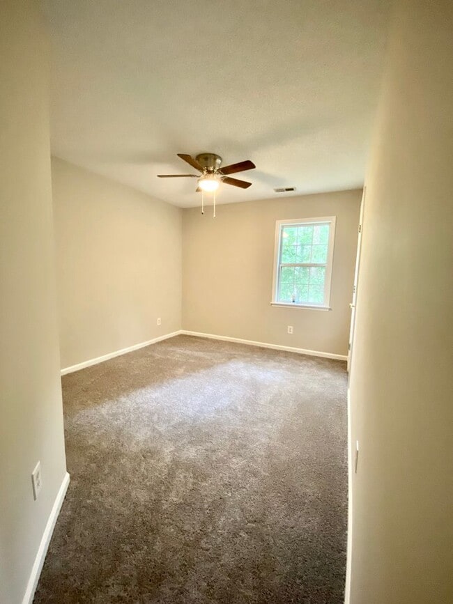 Building Photo - 4 Bedroom Home for Rent