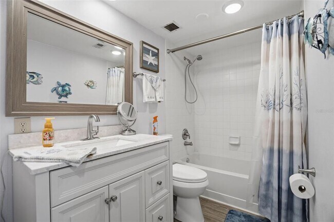 Building Photo - 5557 Sea Forest Dr