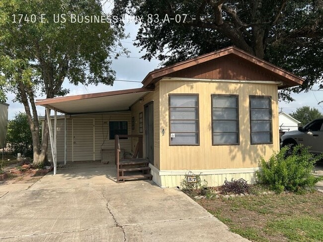 Building Photo - 7 A St