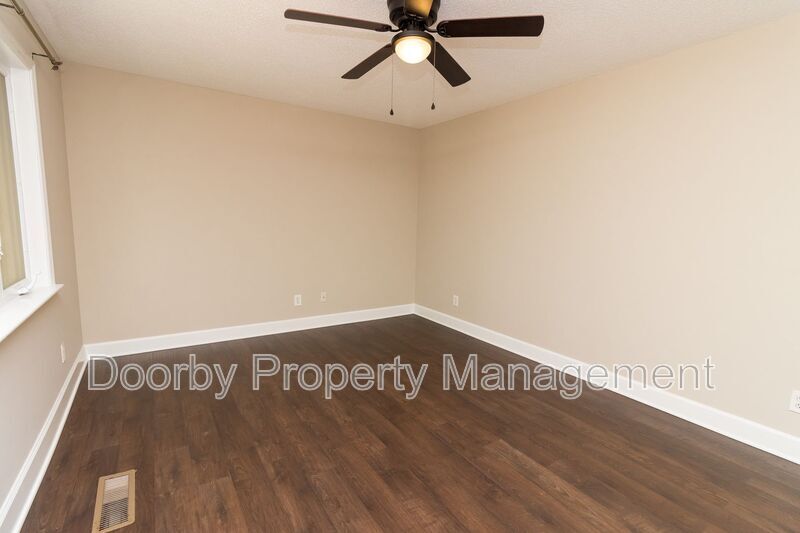 Building Photo - 805 Gloria Ln