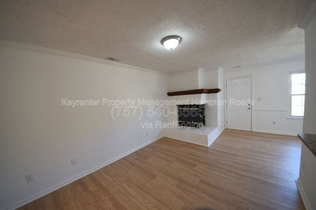 Building Photo - 701 Nottaway Dr