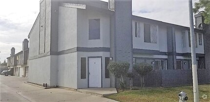 Building Photo - Large-2 bedrooms 1 bath