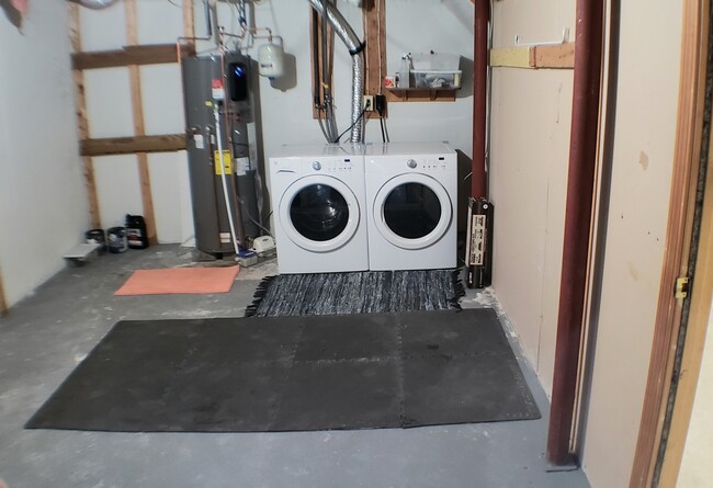 Building Photo - 237 Allen Ave