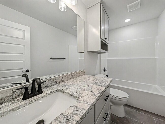 Building Photo - 6905 SW Basswood Ave