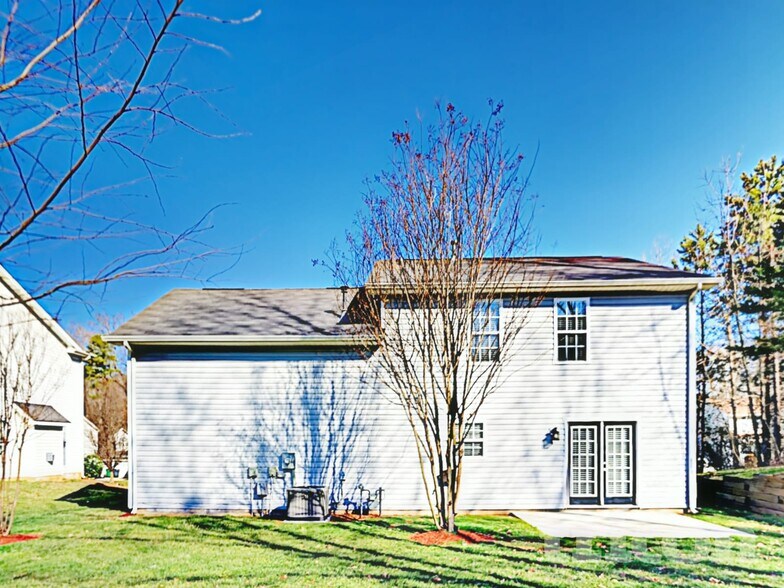 Building Photo - 6301 Dumont Ln