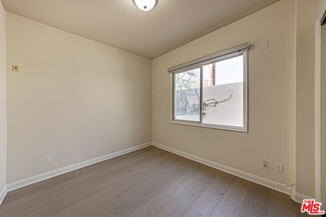 Building Photo - 143 N Arnaz Dr